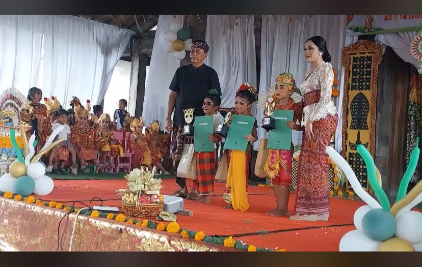 Pelepasan dan Panggung Gembira yang diselenggarakan oleh KB & TK Werdhi Silakumara 